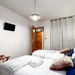 L'intermede & En Toute Amitie - Les De L'argile Faucon-de-Barcelonnette