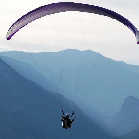 L'intermede & En Toute Amitie - Les De L'argile Faucon-de-Barcelonnette