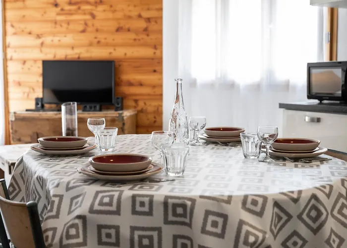 L'intermede & En Toute Amitie - Les De L'argile Faucon-de-Barcelonnette