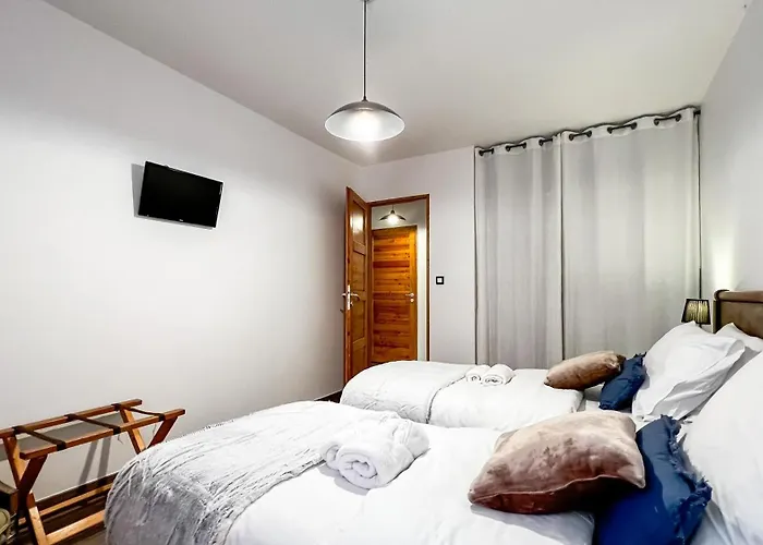 L'intermede & En Toute Amitie - Les De L'argile Faucon-de-Barcelonnette